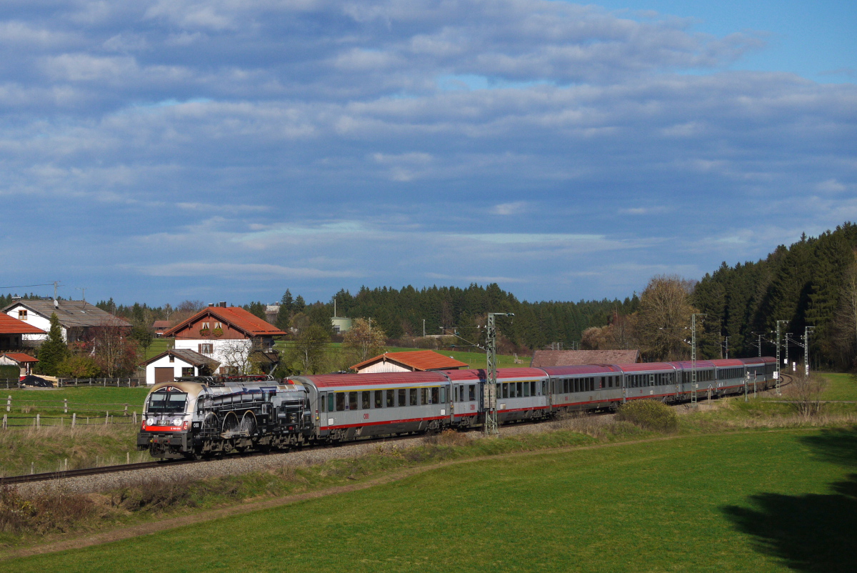 BB 1216 020  310.23  fhrt am 02.11.13 mit dem umgeleiteten EC 88 (Verona PN - Mnchen Hbf) durch Fellach Richtung Holzkirchen.