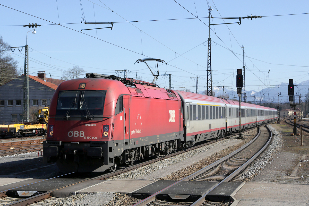 ÖBB 1216 erreicht mit EC 88 aus Verona Rosenheim, 07.03.2015