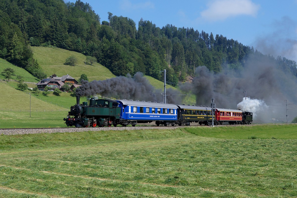 OeBB: 150 Jahre Eisenbahn in Konolfingen. Grosses Bahnhoffest in Konolfingen vom 31. Mai und 1. Juni 2014. Extrazug der Oensingen Balsthal Bahn vom 31. Mai 2014 mit Ed 2x2/2 196 und J-S 35 bei Walkringen.
Foto: Walter Ruetsch