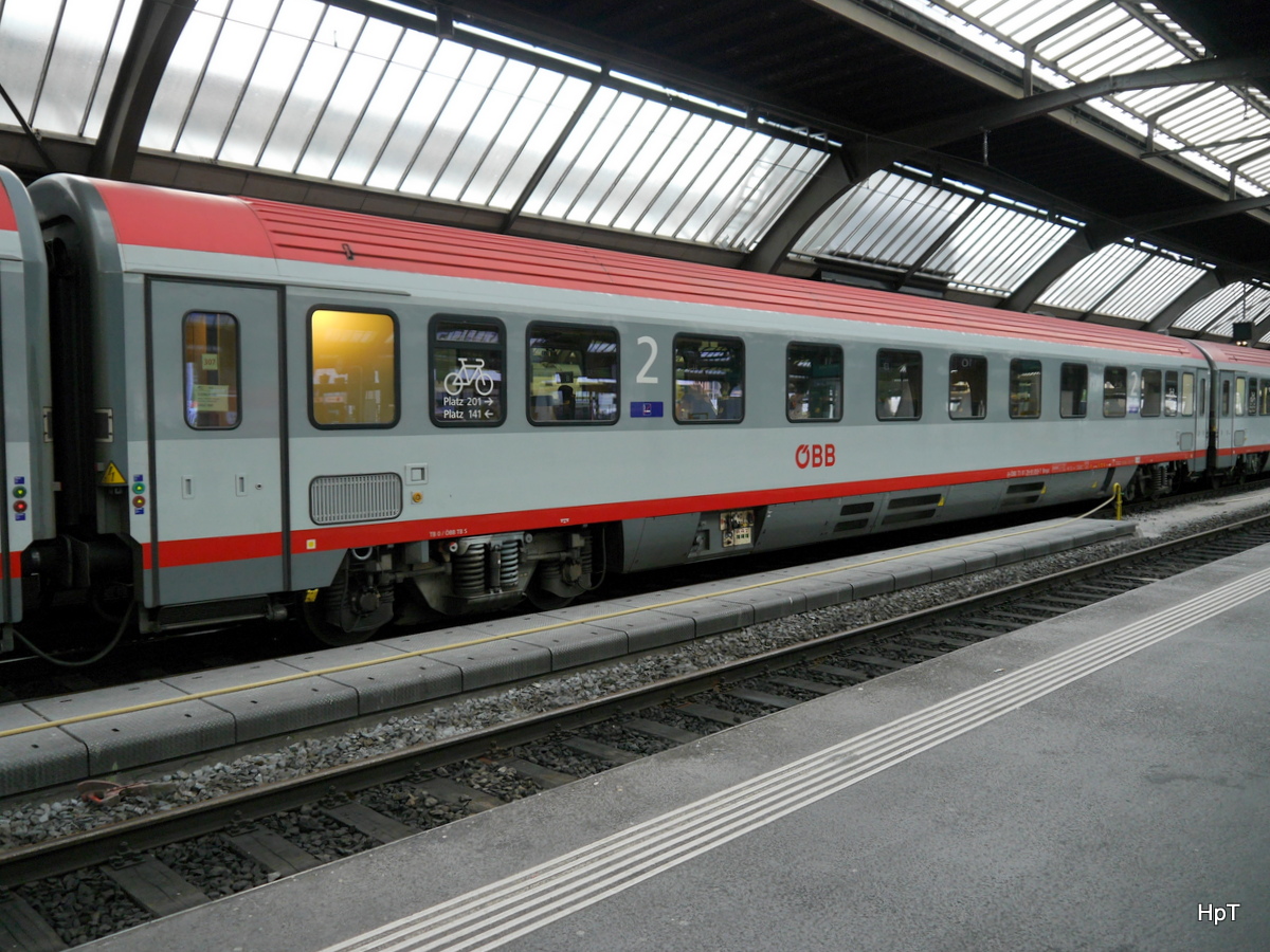 ÖBB - 2 Kl. Personenwagen Bmpz 73 81 29-91 059-7 im HB Zürich am 29.06.2016