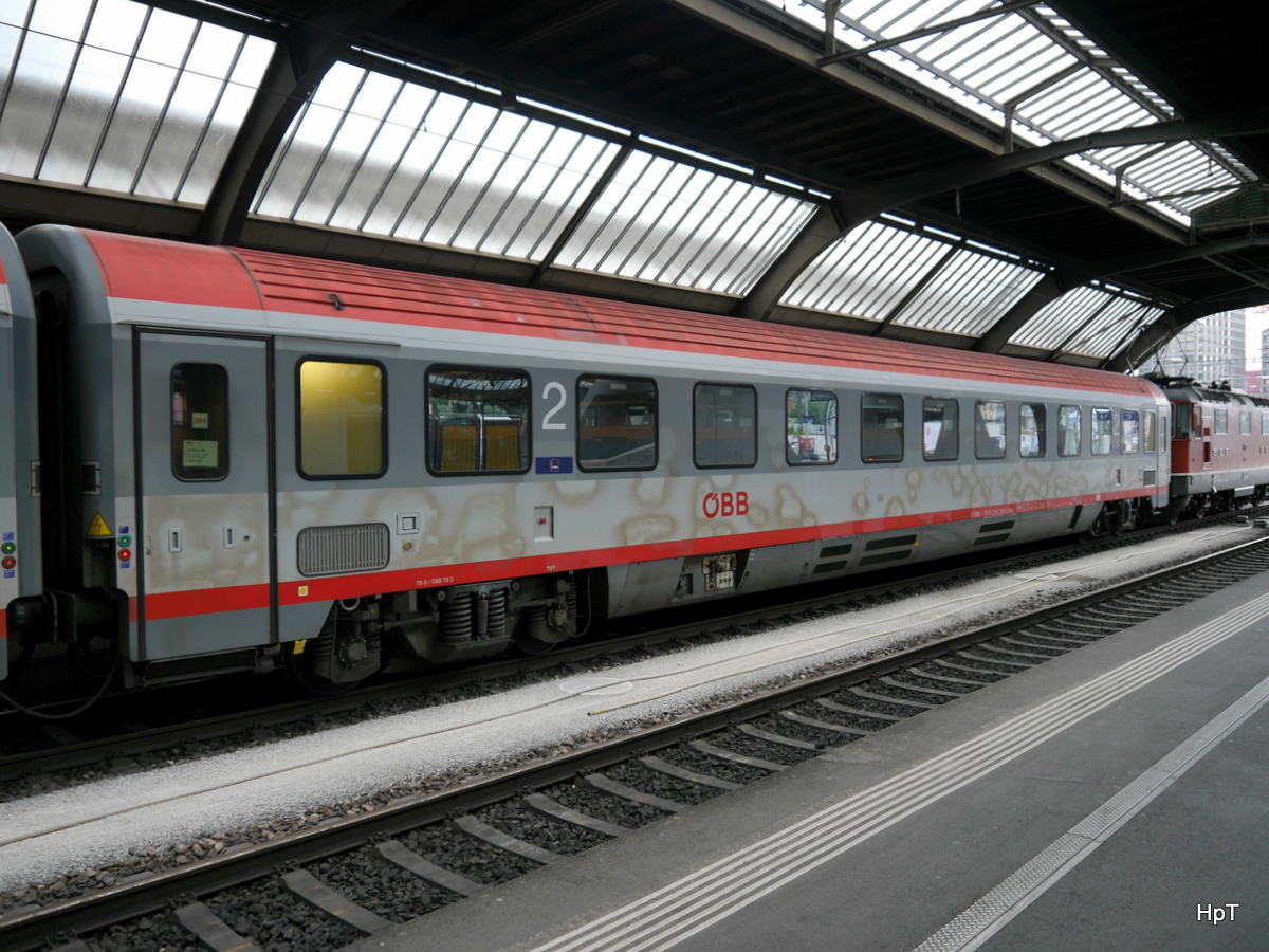 ÖBB - 2 Kl. Personenwagen Bmz 73 81 21-91 107-2 im HB Zürich am 29.06.2016