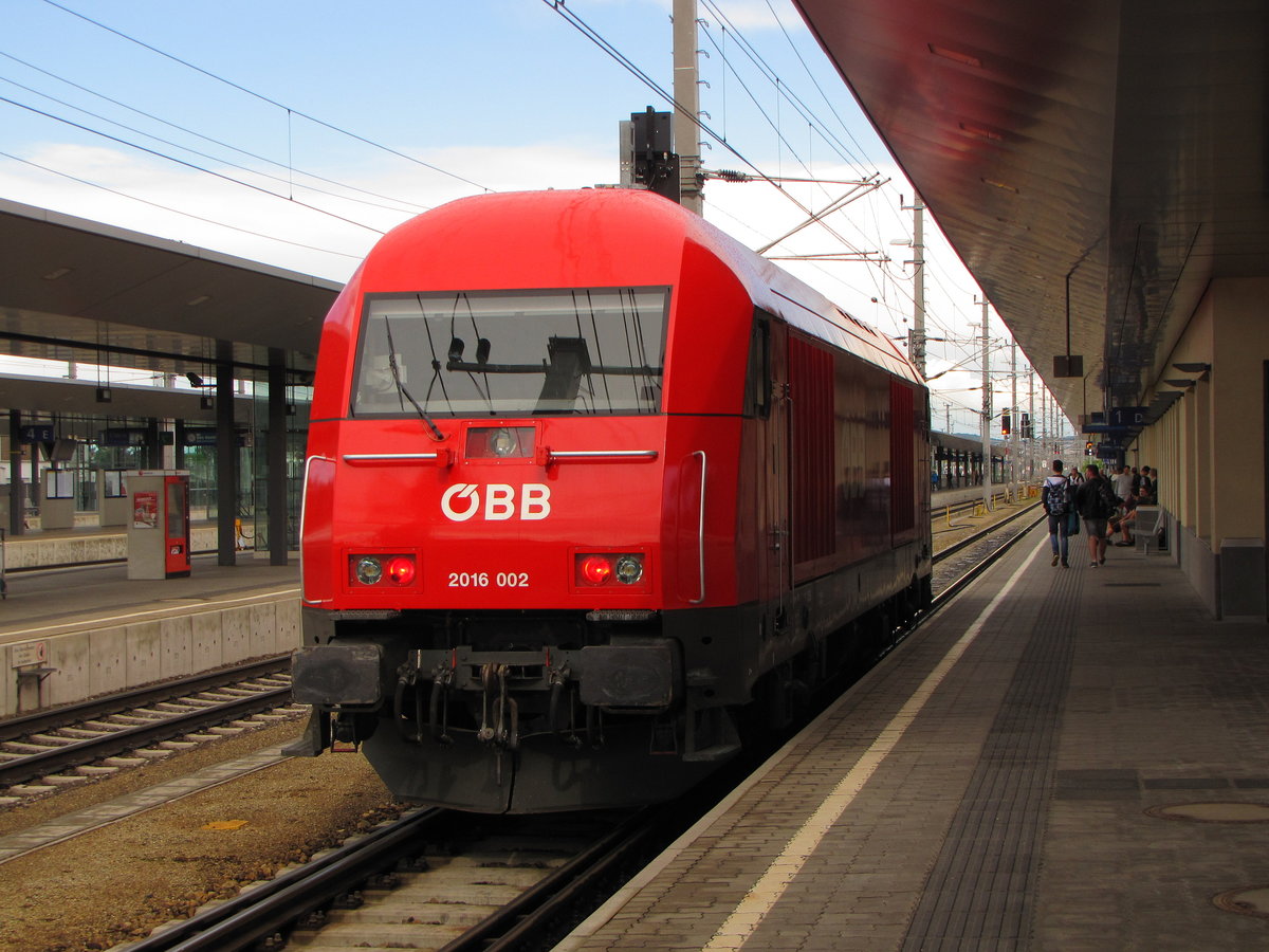 ÖBB 2016 002 am 01.06.2016 in St. Pölten Hbf.