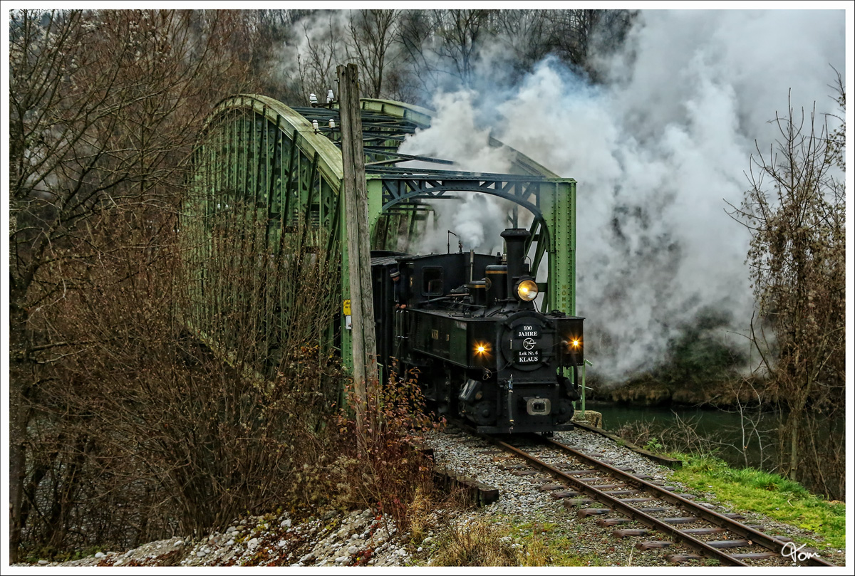 ÖBB 298.106 (ex Steyrtalbahn 6  Klaus  Bj 1914) fährt auf der Steyrtalbahn  von Steyr nach Grünburg. Steyrbrücke Grünburg 30.11.2014