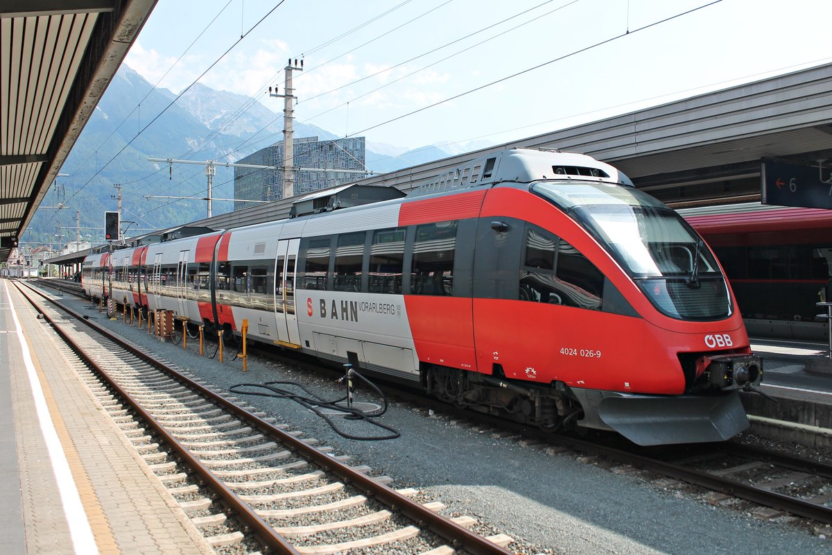 ÖBB 4024 026-9 am Morgen des 02.07.2018 auf Gleis 6 des Innsbrucker hauptbwahnhof und wartete dort als REX nach Wörgl Hbf auf Ausfahrt in Richtung Hall in Tirol.
