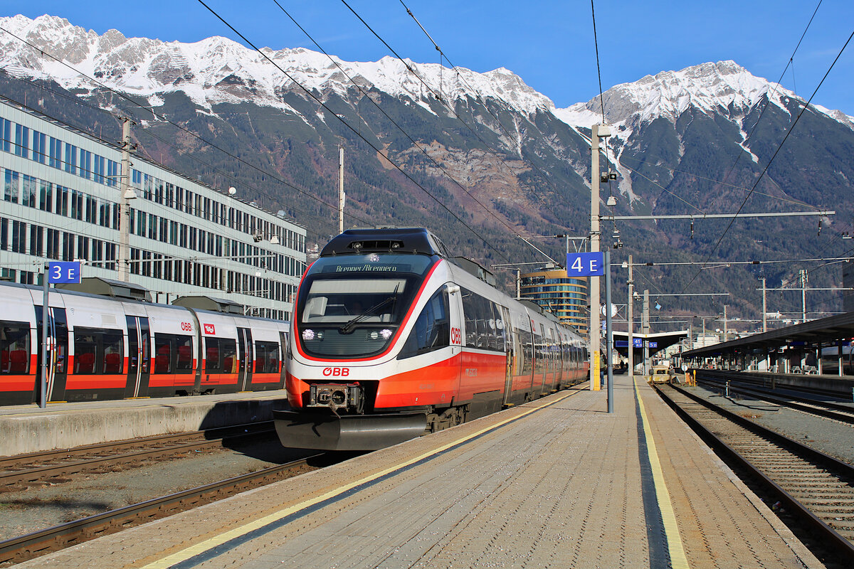 ÖBB 4024 060-7 verlässt Innsbruck Hbf in Richtung Brenner. (01.01.2023)