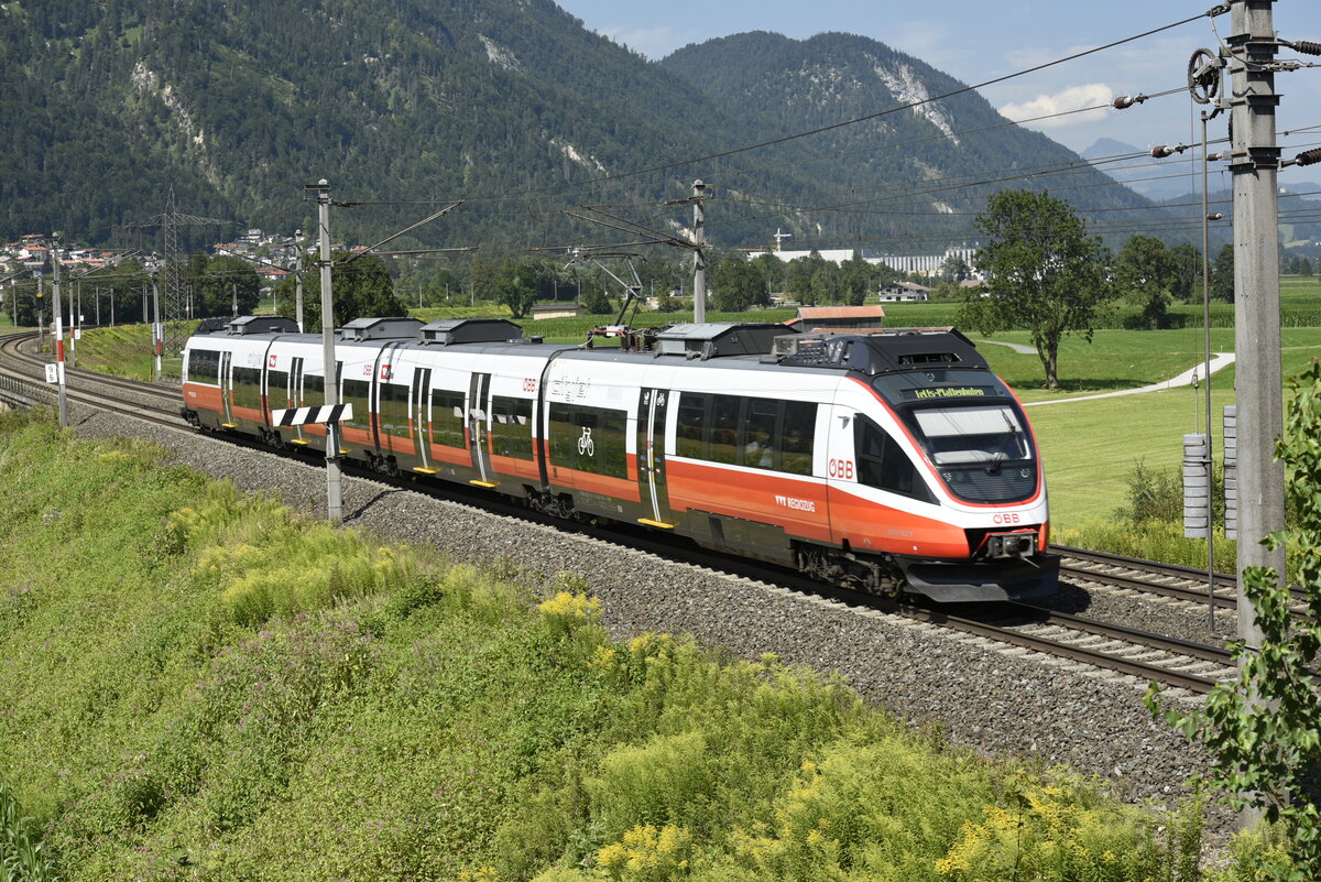 ÖBB 4024 062-3 im neuen CityJet Tirol Design auf der Inntalstrecke kurz nach Kufstein, nahe der Ortschaft Langkampfen. Aufgenommen am 28.07.22