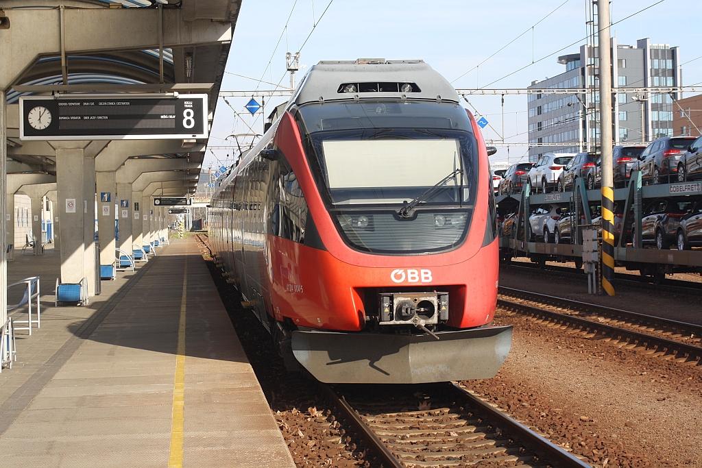 ÖBB 4124 004-5 am 07.Februar 2016 in Bratislava Petrzalka. 
