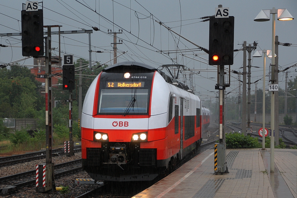 ÖBB 4744 018 fährt am 01.September 2018 in den Bahnhof Wien Liesing ein.