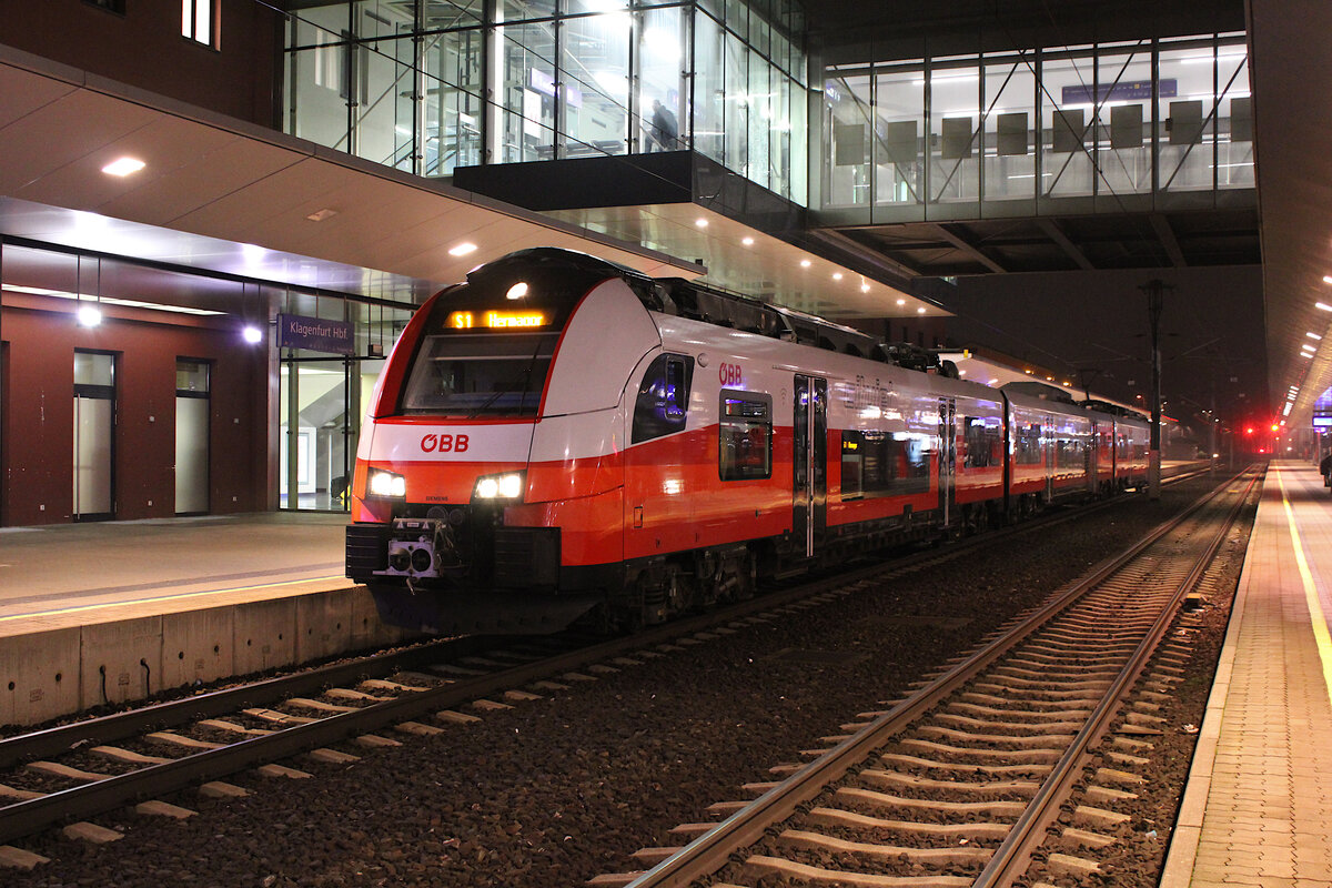 ÖBB 4746 544 steht als S1 nach Hermagor in Klagenfurt Hbf. (27.12.2022)