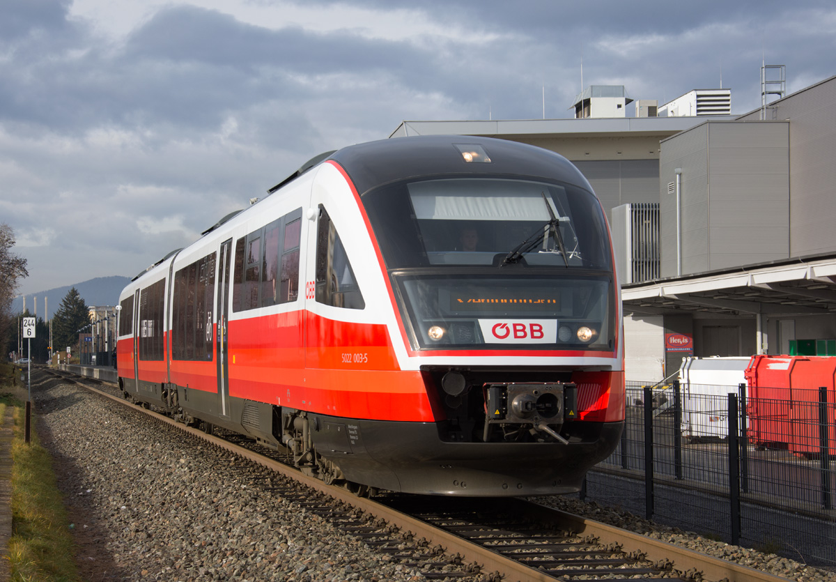 ÖBB 5022 003 im Cityjet Look als S3 (4712) nach Szentgotthárd beim Murpark, 16.12.2017.