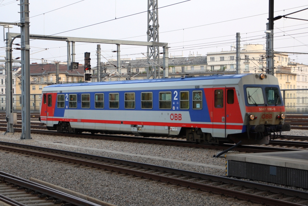 ÖBB 5047 035-0 als R 2554 nach Marchegg wird am 24.August 2019 in Wien Hbf. bereitgestellt.