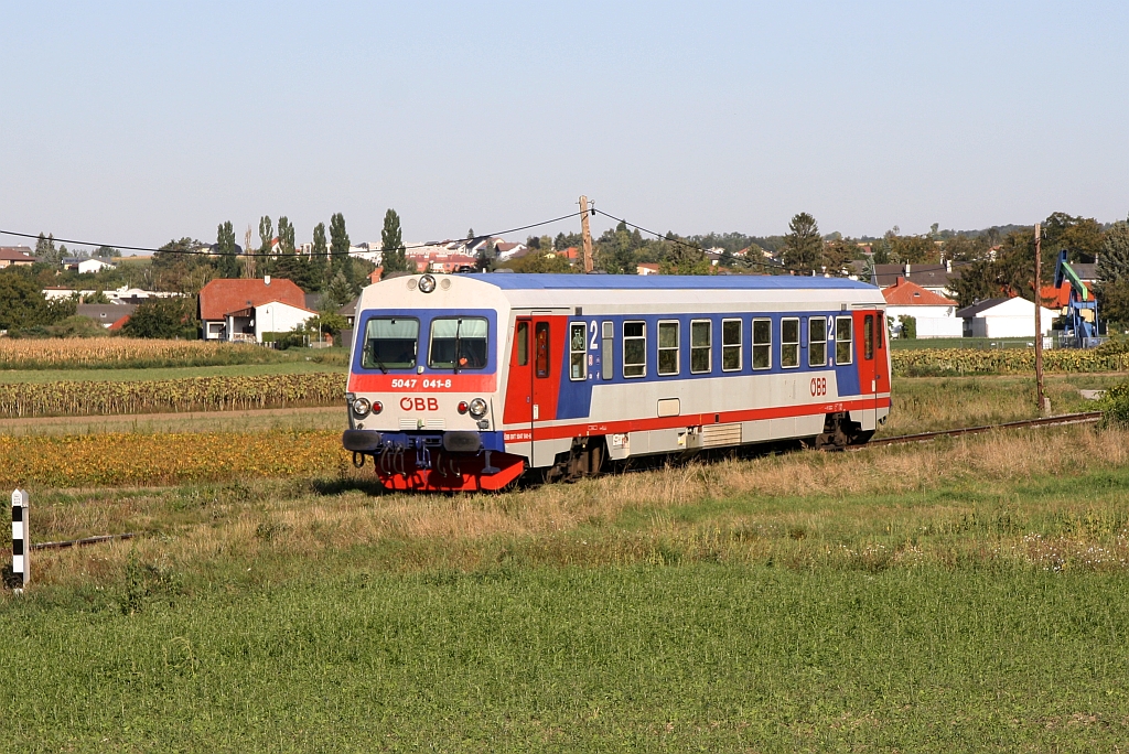 ÖBB 5047 041-8 als R 7217 (Obersdorf - Gänserndorf) am 15.September 2019 bei Matzen.