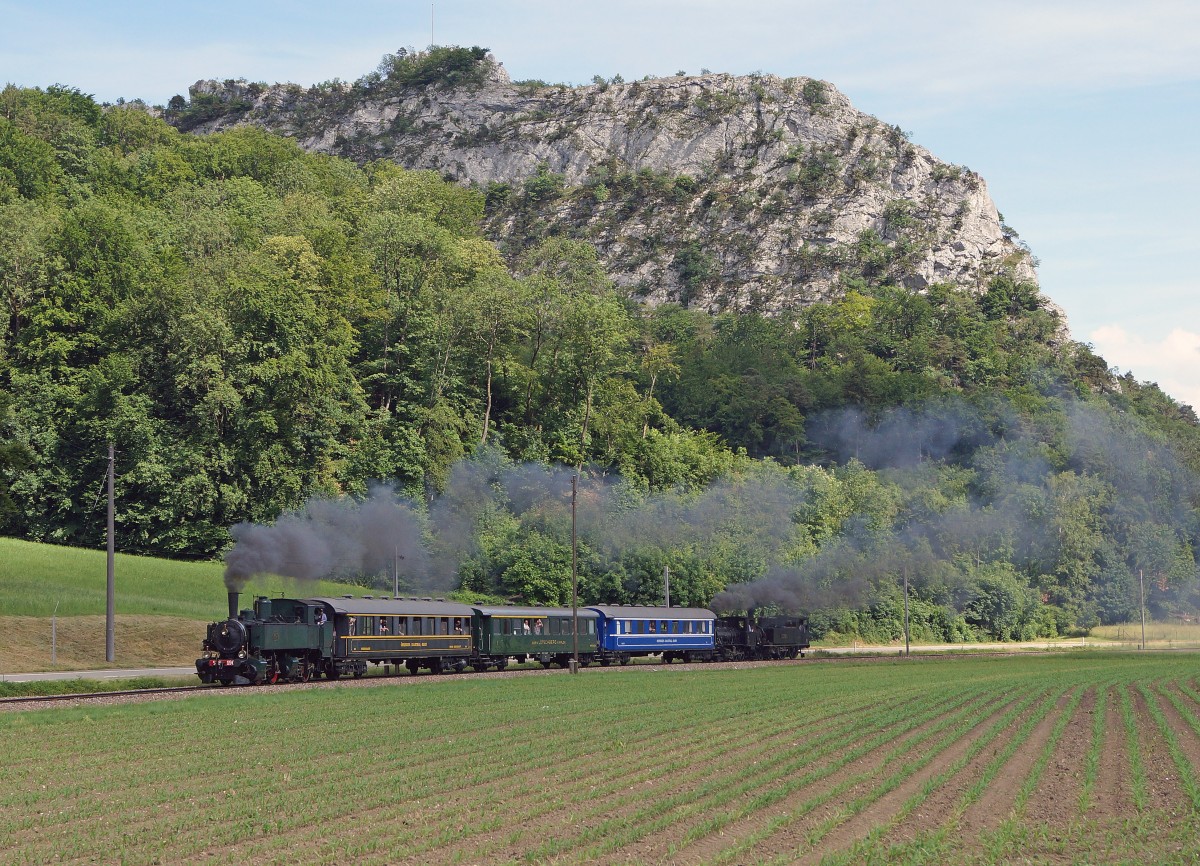 OeBB: An den Gotthel-Märit Sumiswald vom 13. Juni 2015 mit dem OeBB Dampfzug. Zum Einsatz gelangten die drei in Balsthal stationierten Dampflokomotiven Eb 2/4 35. E 3/3 2 und die Ed 2x2/2 196. Die Aufnahme entstand während der Rückreise bei Maiacker.
Foto: Walter Ruetsch 