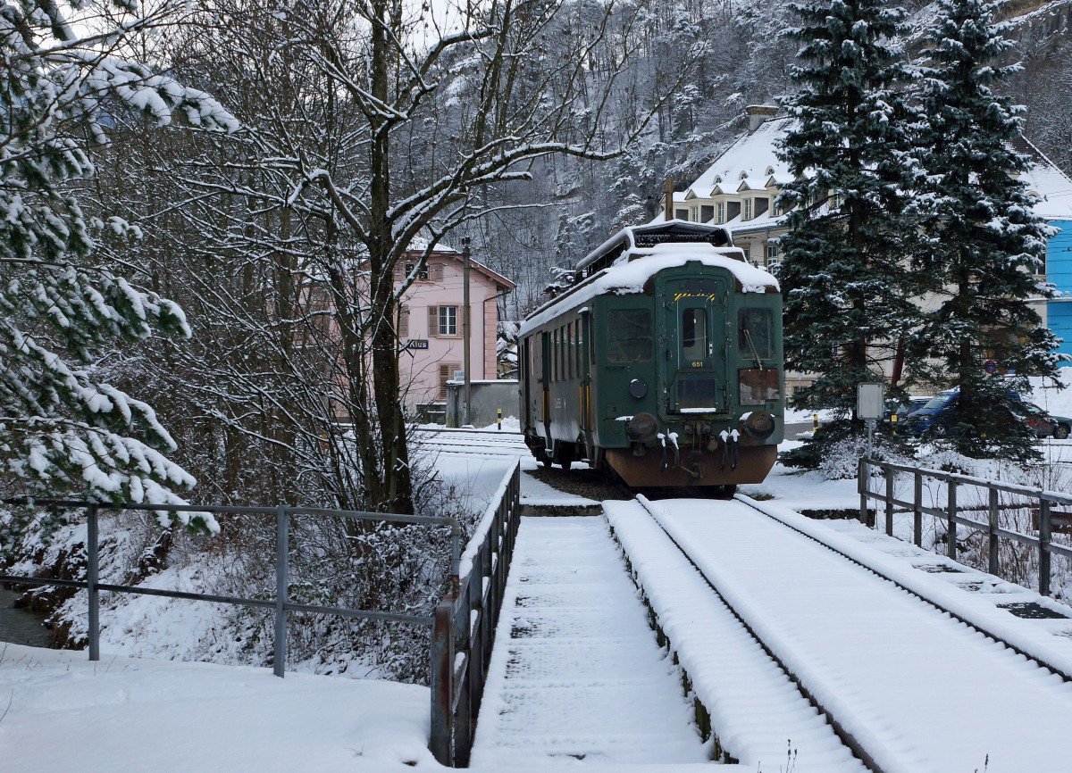 OeBB: Ausrangierte Triebzüge warten auf den Abstellgeleisen in der Klus bei Balsthal ihr weiteres Schicksal ab. In winterlicher Stimmung aufgenommen wurden am 16. Januar 2016 der RBe 4/4 205-Pendel und der BDe 4/4 651 (beide ehemals SBB).
Foto: Walter Ruetsch