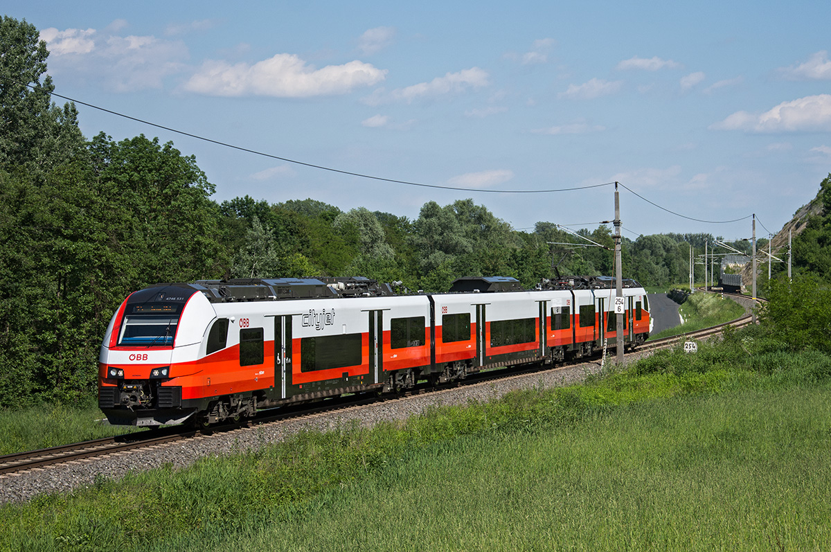 ÖBB Cityjet (Desiro ML) 4746 531 als S5 (4144) von Spielfeld Straß nach Graz Hbf bei Ehrenhausen, 26.05.2017. 