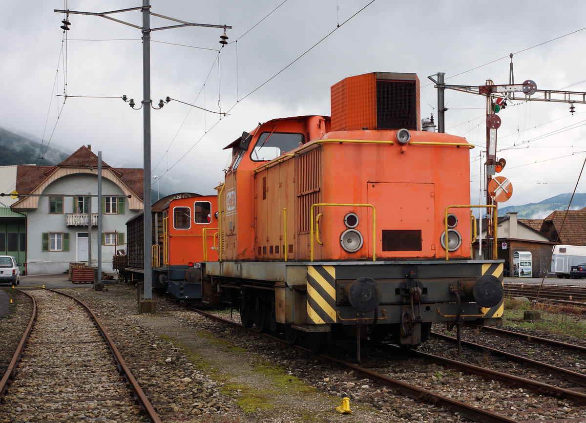 OeBB: Da neu mit der roten Em 4/4 20 sämtliche Rangierfahrten in der Klus sowie in Balsthal vorgenommen werden, konnte die orange Em 4/4 22 ausrangiert werden. Das Bild von Balsthal stammt vom 14. Juni 2016.
Foto: Walter Ruetsch