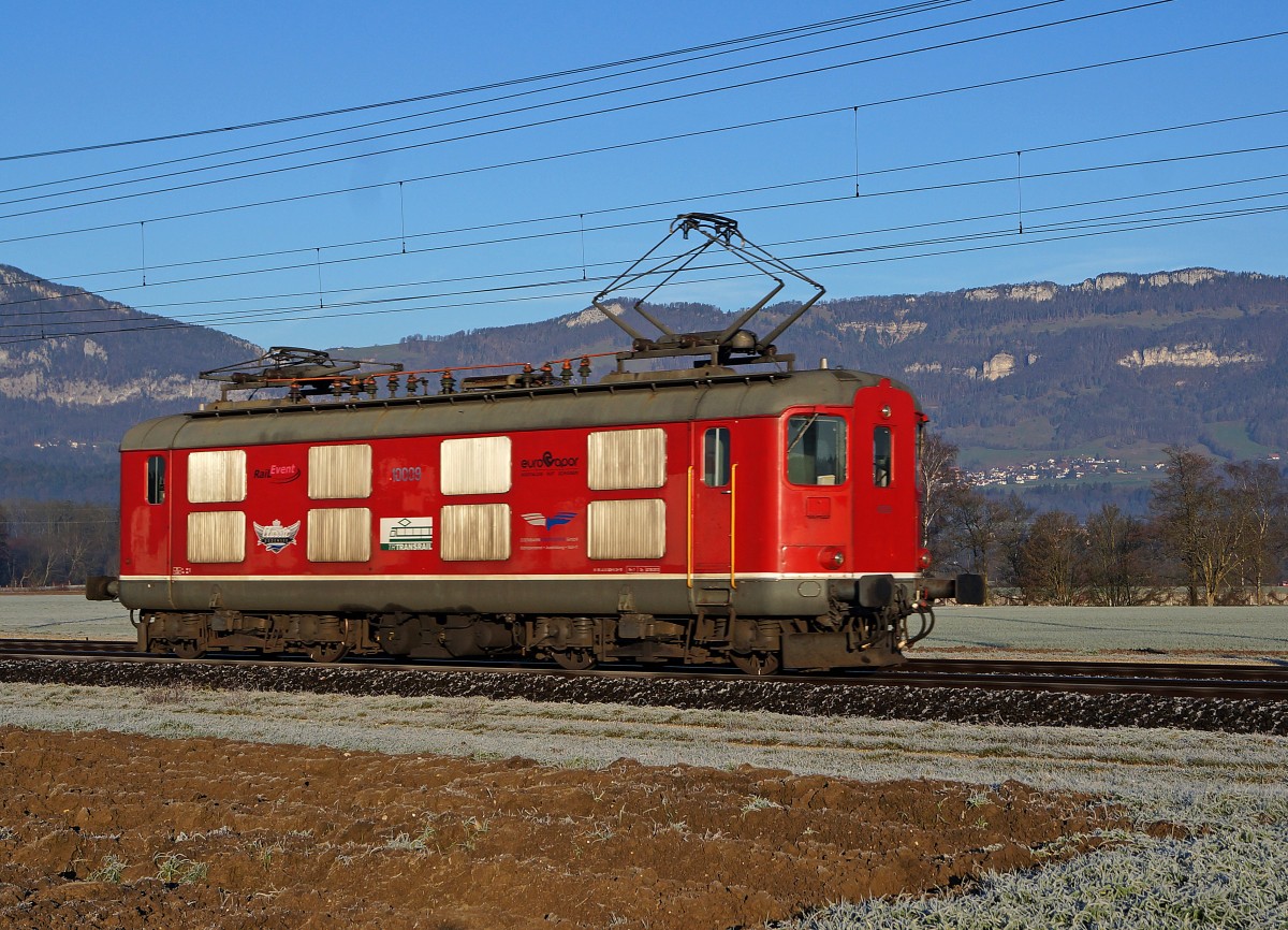 OeBB: Die bei der OeBB für den Güterverkehr zuständige Re 4/4 I 10009 am 23. Dezember 2014 bei Deitingen alleine auf weiter Flur.
Foto: Walter Ruetsch