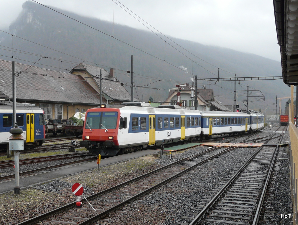 OeBB - Einfahrender Regio im Bahnhof von Balsthal 24.11.2013