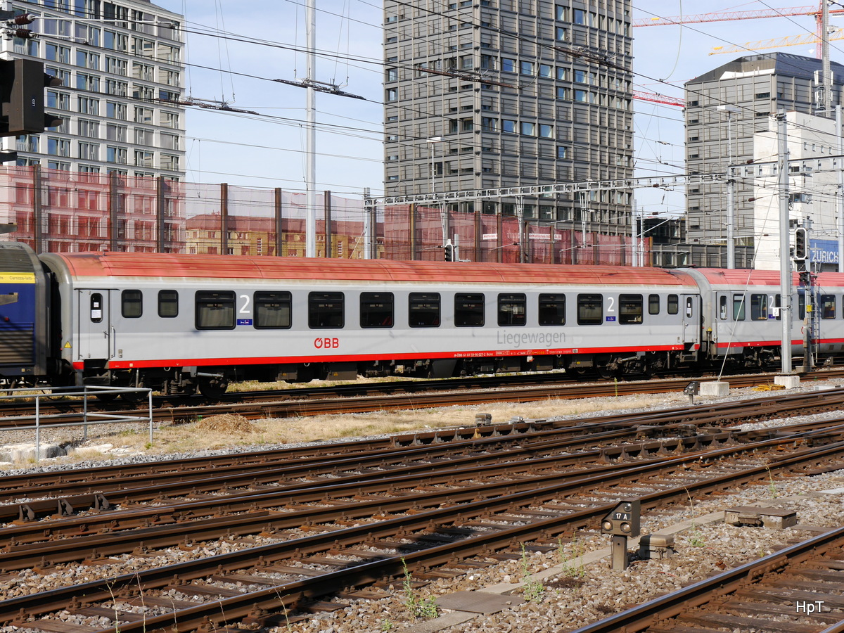 ÖBB - Liegewagen 2 Kl.  Bcmz 61 81 59-90 027-2 im HB Zürich am 26.07.2015