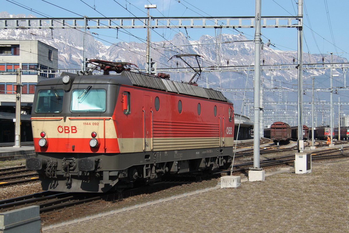ÖBB Lok 1144 092 beim umsetzen in Buchs/SG.14.03.17