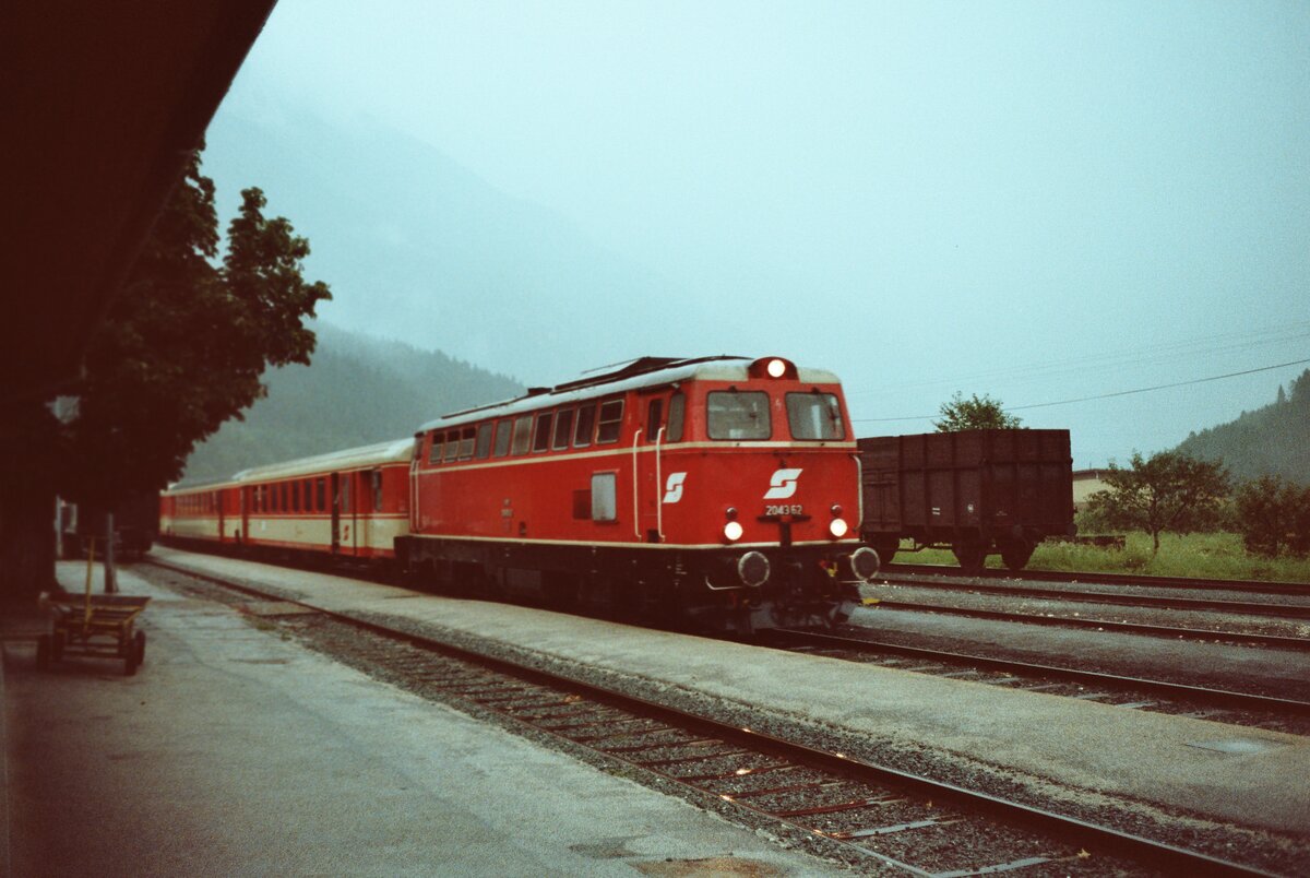 ÖBB-Lok 2043.62. Daten zum Bahnhof reiche ich nach. 1983