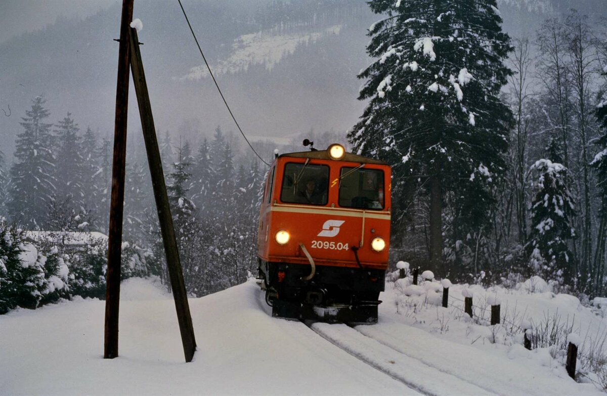 ÖBB-Lok 2095.04 der Pinzgauer Lokalbahn, 11.02.1986 
