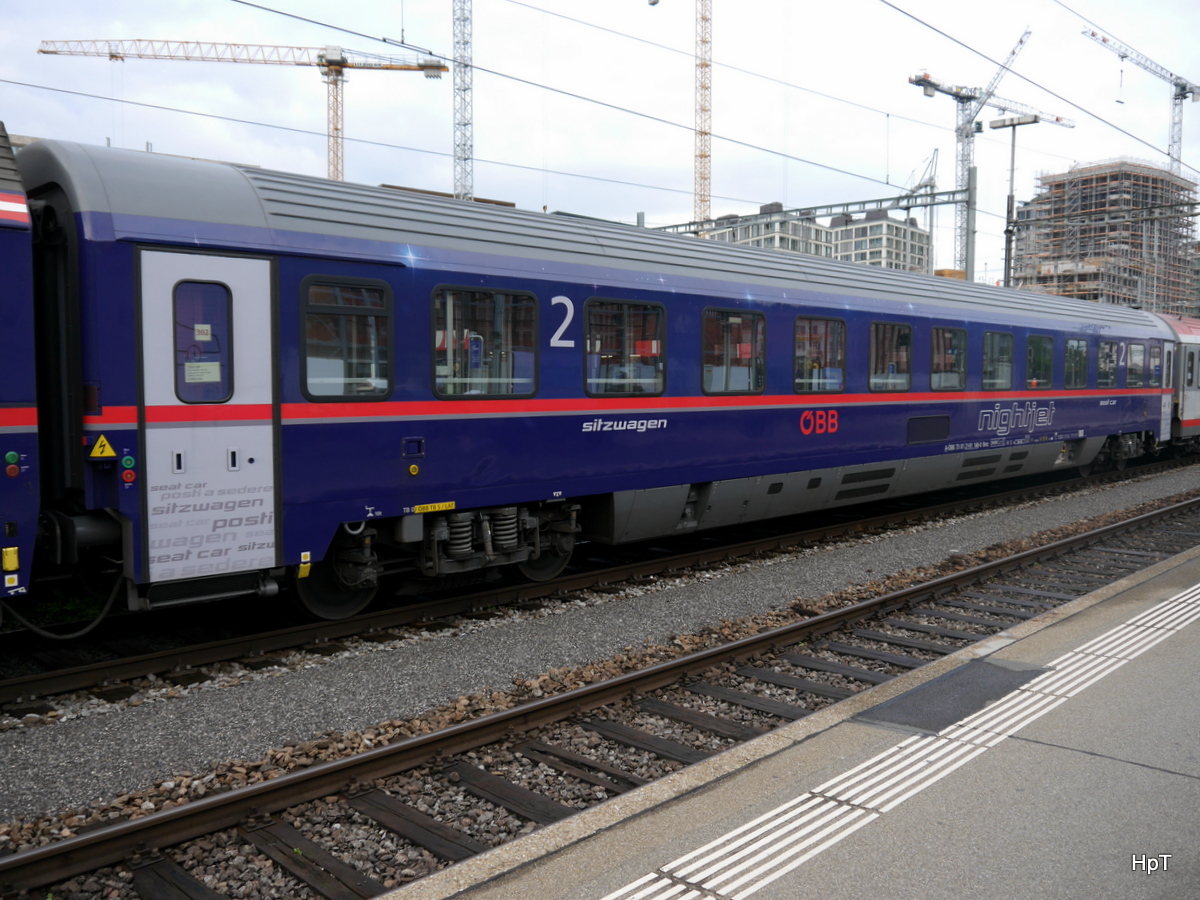 ÖBB - Nachtzugpersonenwagen Bmz 73 81 21-91 146-0 im HB Zürich am 20.09.2017