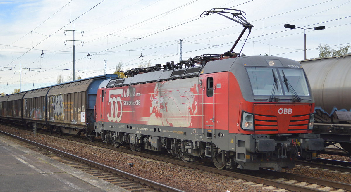 ÖBB-Produktion GmbH, Wien [A] mit  1293 018  [NVR-Nummer: 91 81 1293 018-8 A-ÖBB] mit gemischtem Güterzug bei der Durchfahrt Bf. Flughafen BER Terminal 5 am 27.10.20