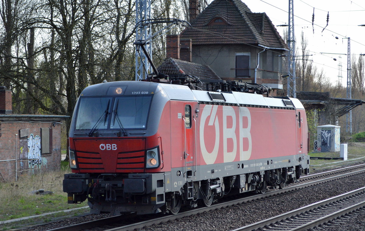ÖBB-Produktion GmbH, Wien [A] mit  1293 030  [NVR-Nummer: 91 81 1293 030-3 A-ÖBB] am 19.04.21 Berlin Buch Richtung Nordosten.