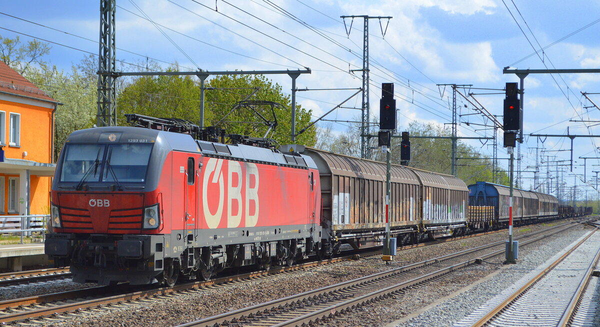 ÖBB-Produktion GmbH, Wien [A] mit  1293 031  [NVR-Nummer: 91 81 1293 031-1 A-ÖBB] und gemischtem Güterzug am 06.05.21 Durchfahrt Bf. Golm (Potsdam).