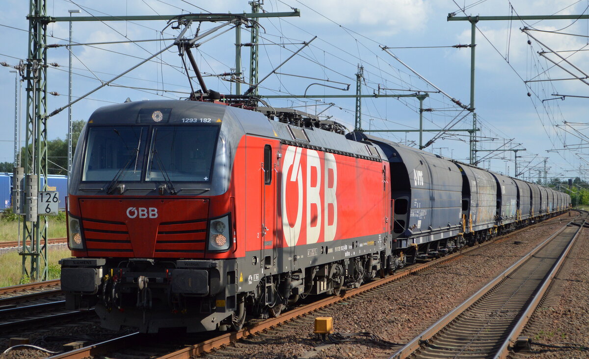 ÖBB-Produktion GmbH, Wien [A] mit  1293 182  [NVR-Nummer: 91 81 1293 182-2 A-ÖBB] und Getreidezug  am 09.06.22 Durchfahrt Bf. Wittenberge.