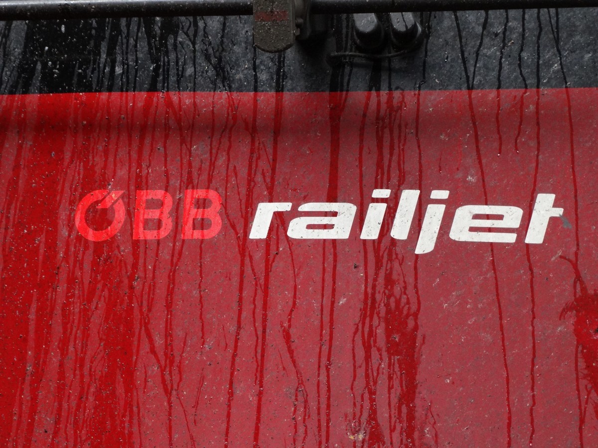 ÖBB Railjet Logo am 08.08.15 in München Hbf 