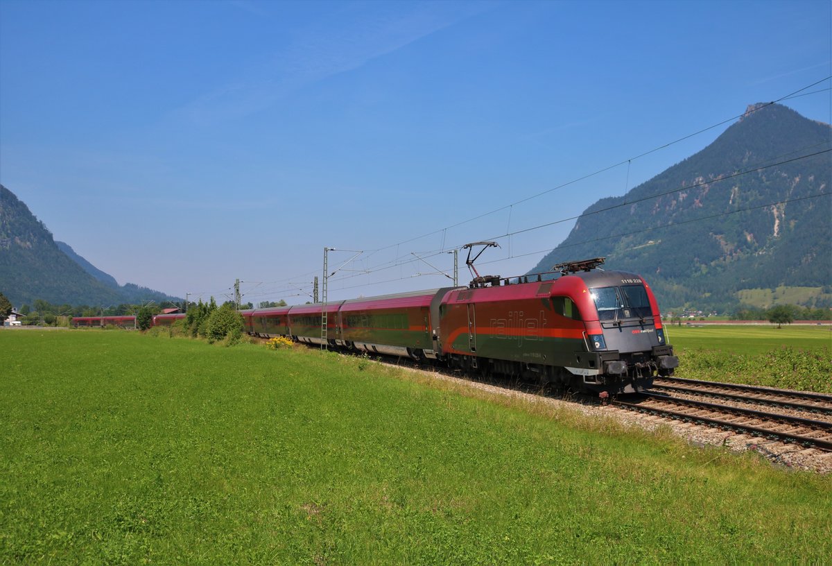 ÖBB Railjet mit Siemens Taurus 1116 228-8 am 10.08.20 in Niederaudorf 