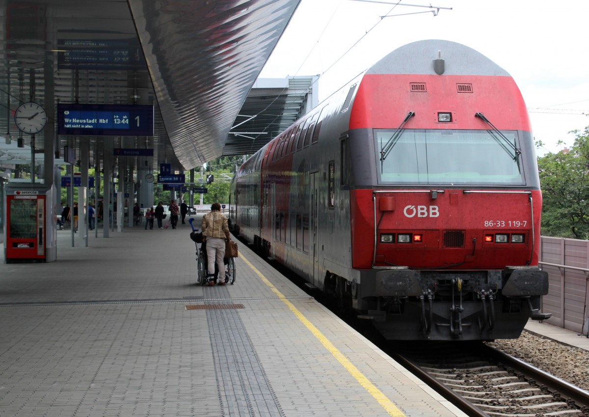 ÖBB Regionalzug (Steuerwagen 86-33 119-7) Praterstern am 9. Juli 2014.