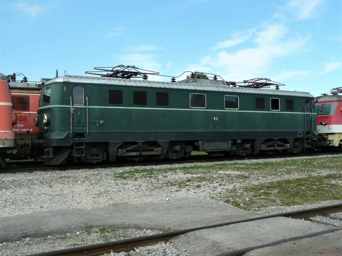 ÖBB-Reihe 1010 mit unbekannter Nummer und grüner Färbung, fotografiert am 10.07.2012
