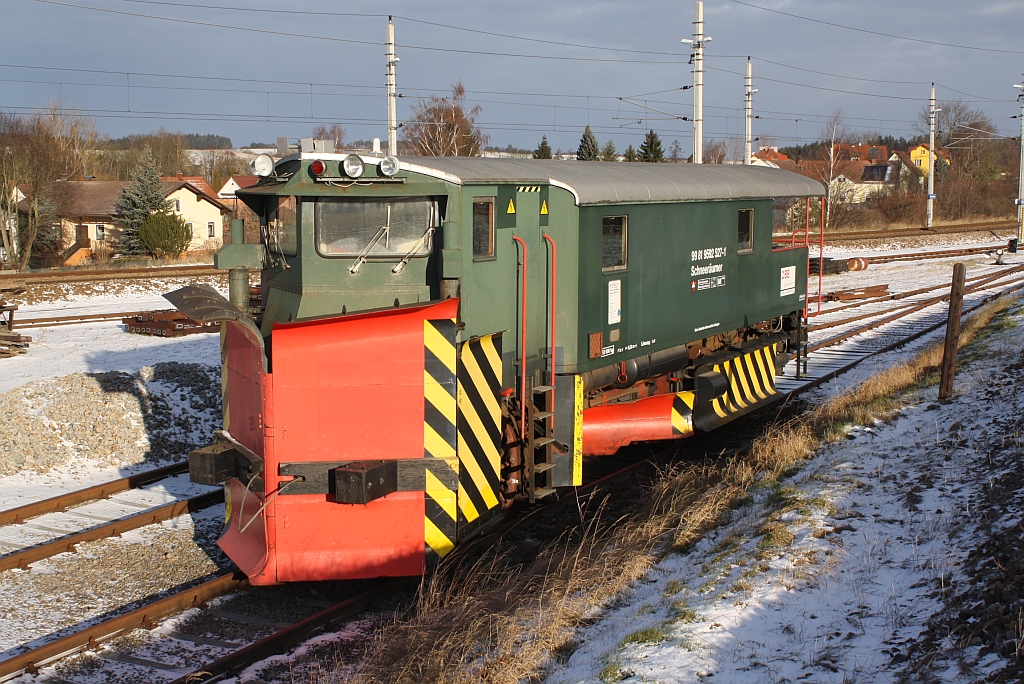 BB Schneerumer 99 81 9592 527-1 am 07.Dezember 2013 im Bf. Schwarzenau.