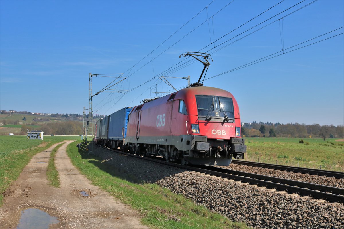 ÖBB Siemens Taurus 1016 018 mit KLV am 07.04.18 bei Niederwalluf (rechte Rheinstrecke) 