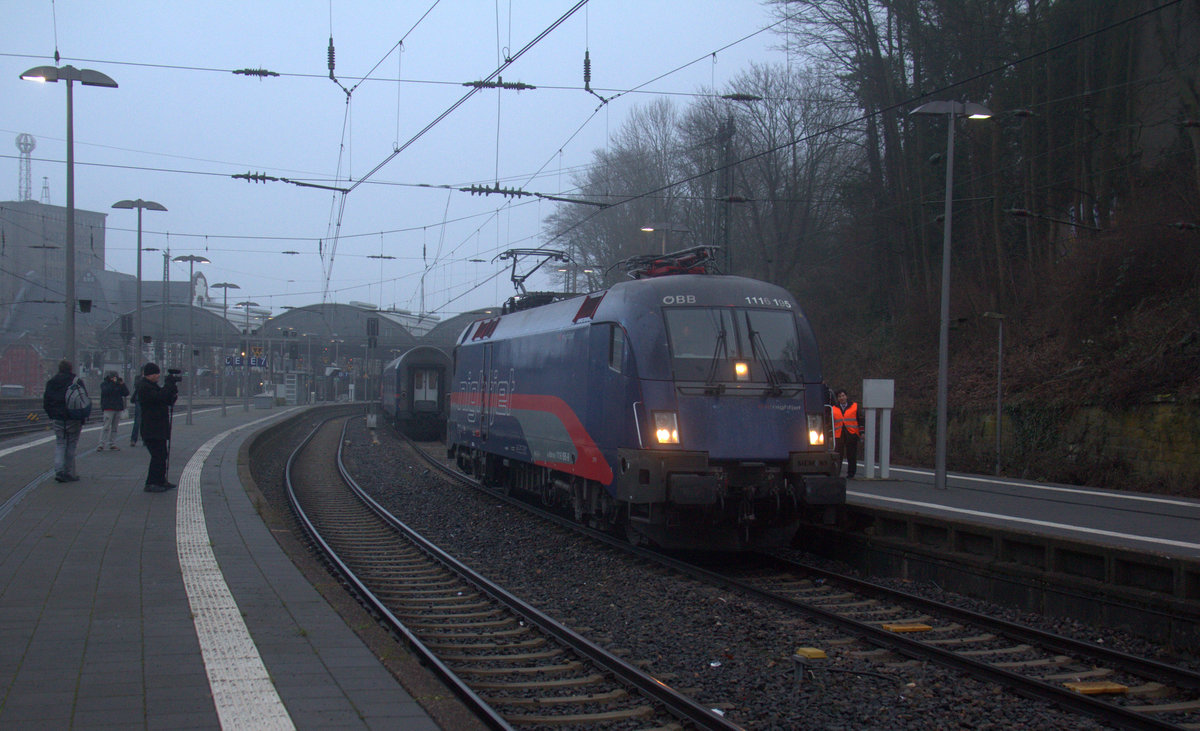 ÖBB Siemens Taurus Nightjet 1116 195  rangiert in Aachen-Hbf. 
Aufgenommen vom Bahnsteig 6 in Aachen-Hbf. 
Am Morgen vom 20.1.2020.