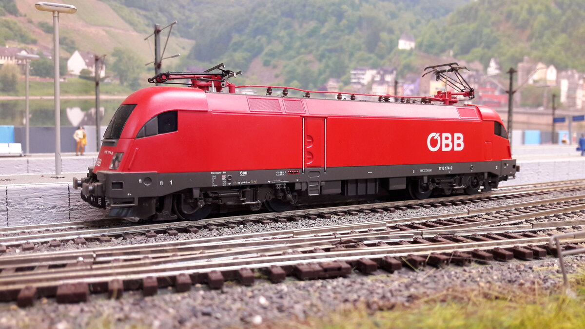ÖBB Taurus Siemens ES64U2 1116 , Modell Piko  57919  DC digital