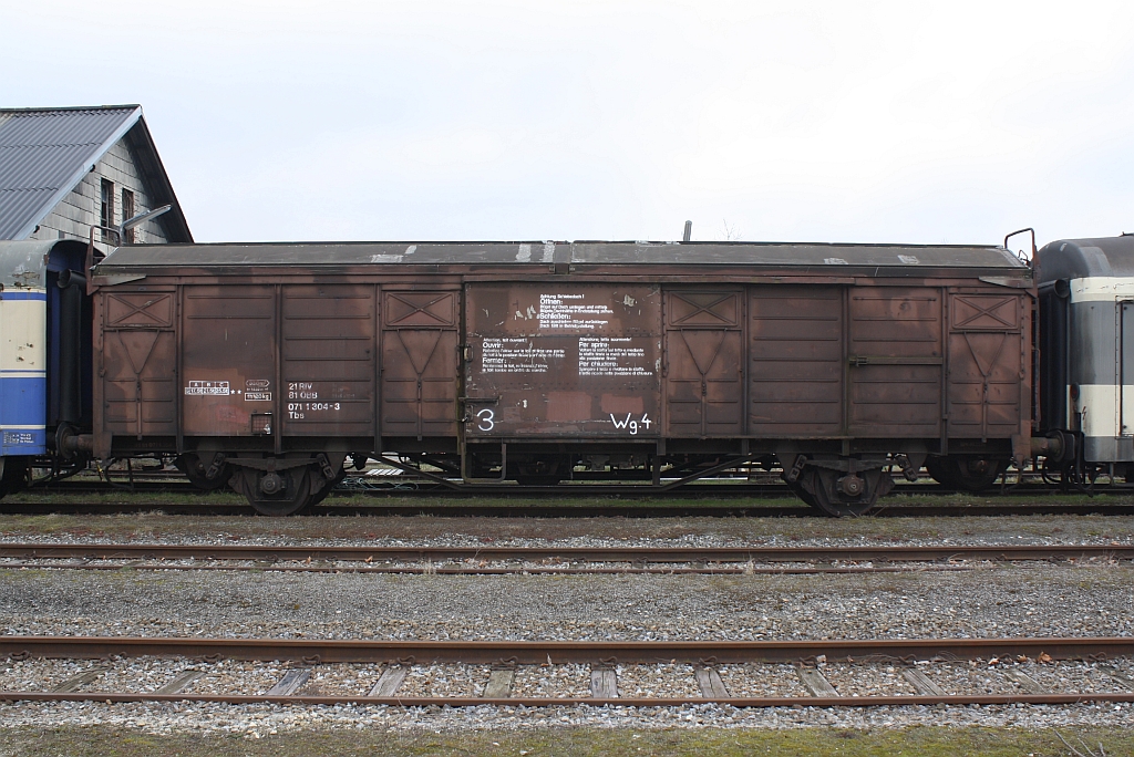 ÖBB Tbs 21 81 0711 304-3 am 06.April 2013 im Bf. Mistelbach LB.