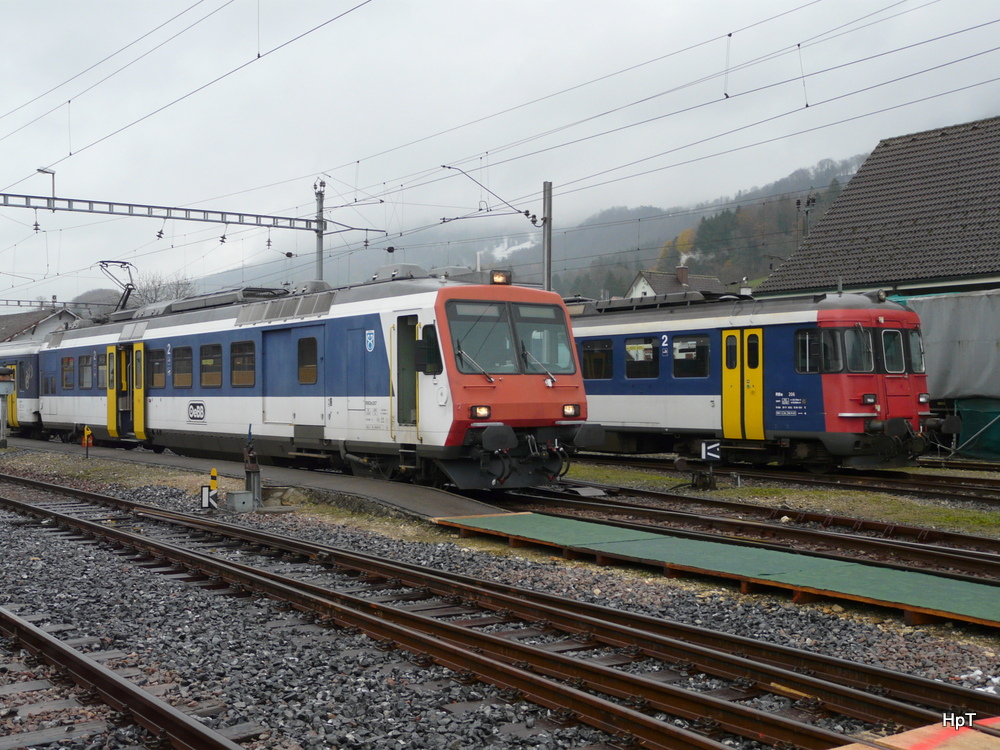 OeBB - Triebwagen RBDe 4/4 207 und Triebwagen RBe 4/4 206 in Balsthal am 24.11.2013
