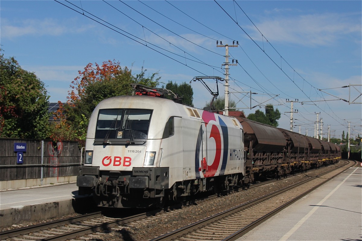 �BB Werbelok 1116 264  Hitradio �3  mit G�terzug bei der Durchfahrt in Elsbethen Richtung S�den am 25.09.13