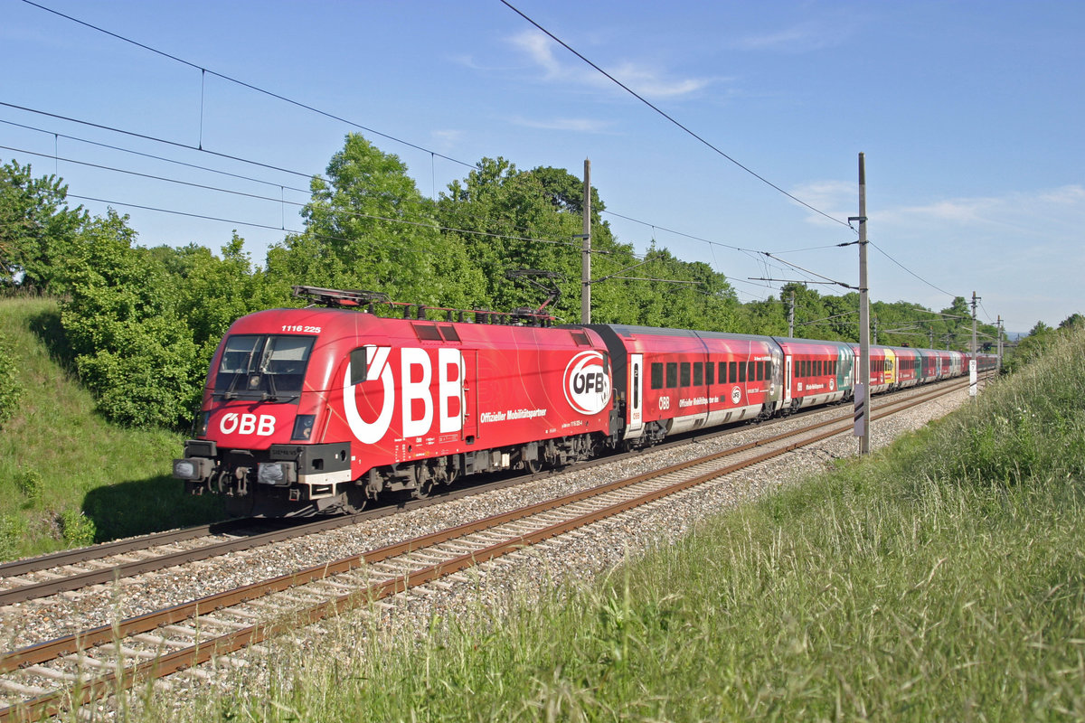 ÖFB 1116.225 mit RJ-533 bei Sollenau am 22.5.16