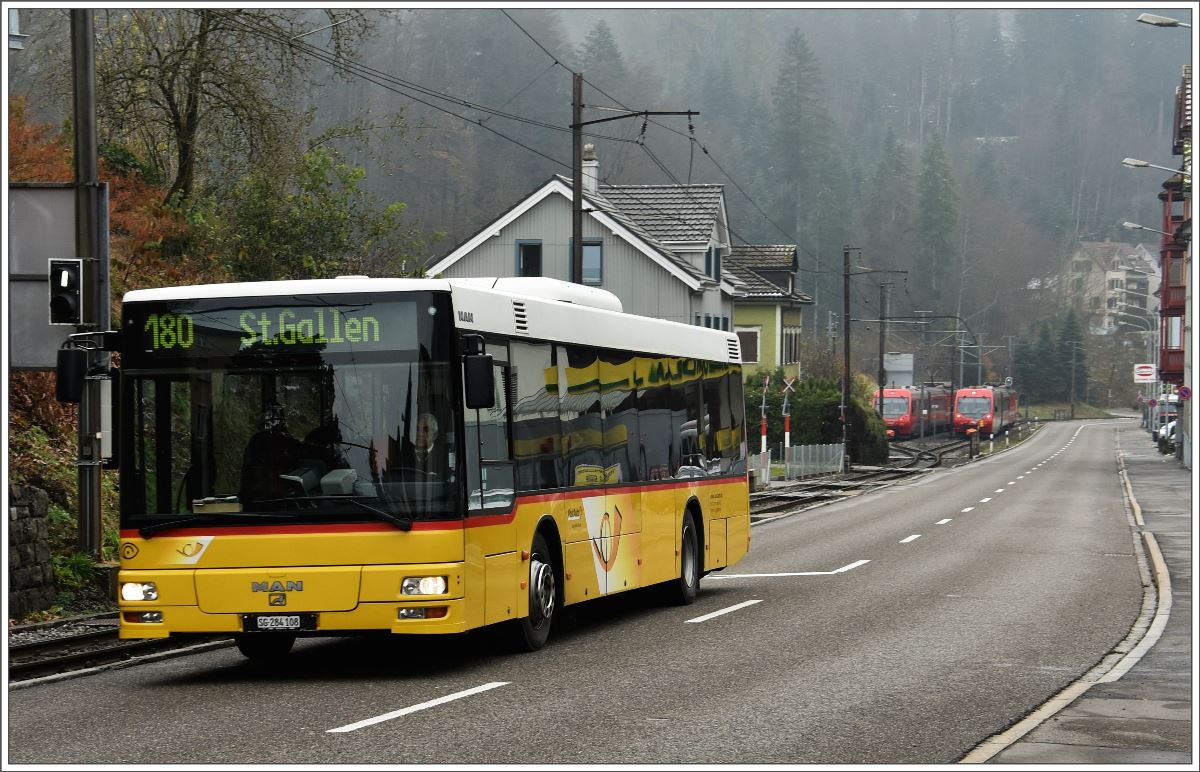 Öffentlicher Verkehr bei der Dienststation Liebegg. (13.11.2016)