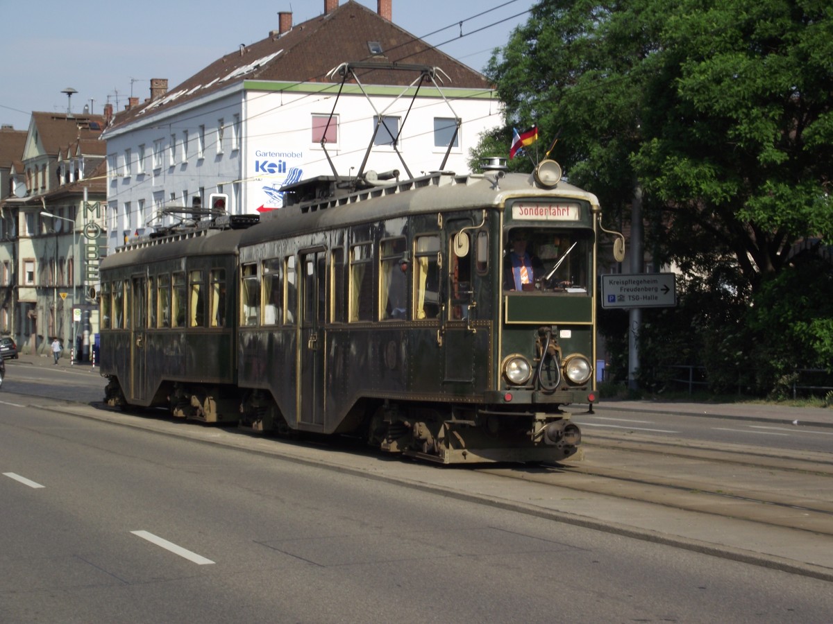 OEG Salonwagen in Weinheim (Bergstraße) am 15.05.11 als Fotohalt 