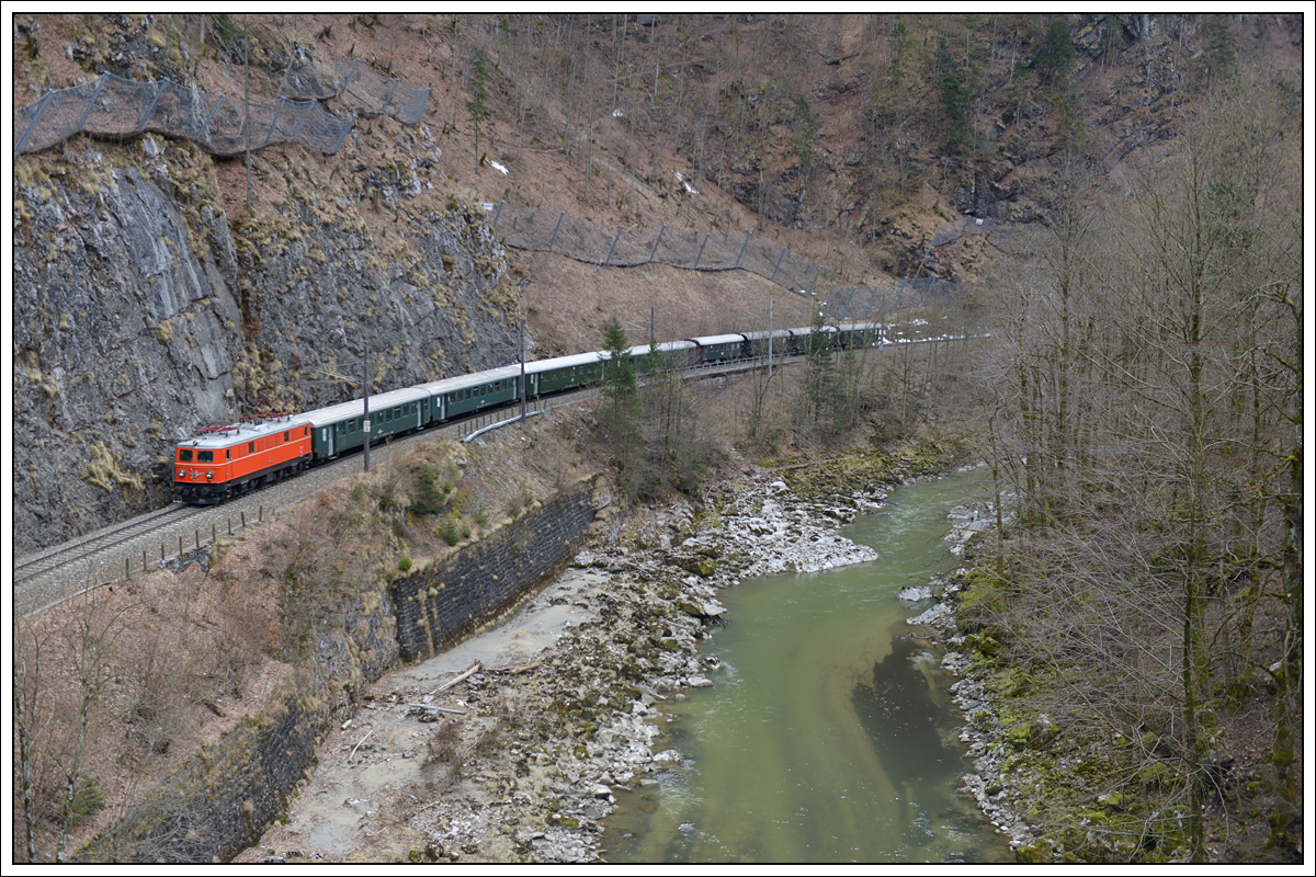 ÖGEG 1141.21 mit ihrem SR 14485 von Admont nach Eisenerz am 17.3.2018 zwischen Gstatterboden und Hieflau aufgenommen.