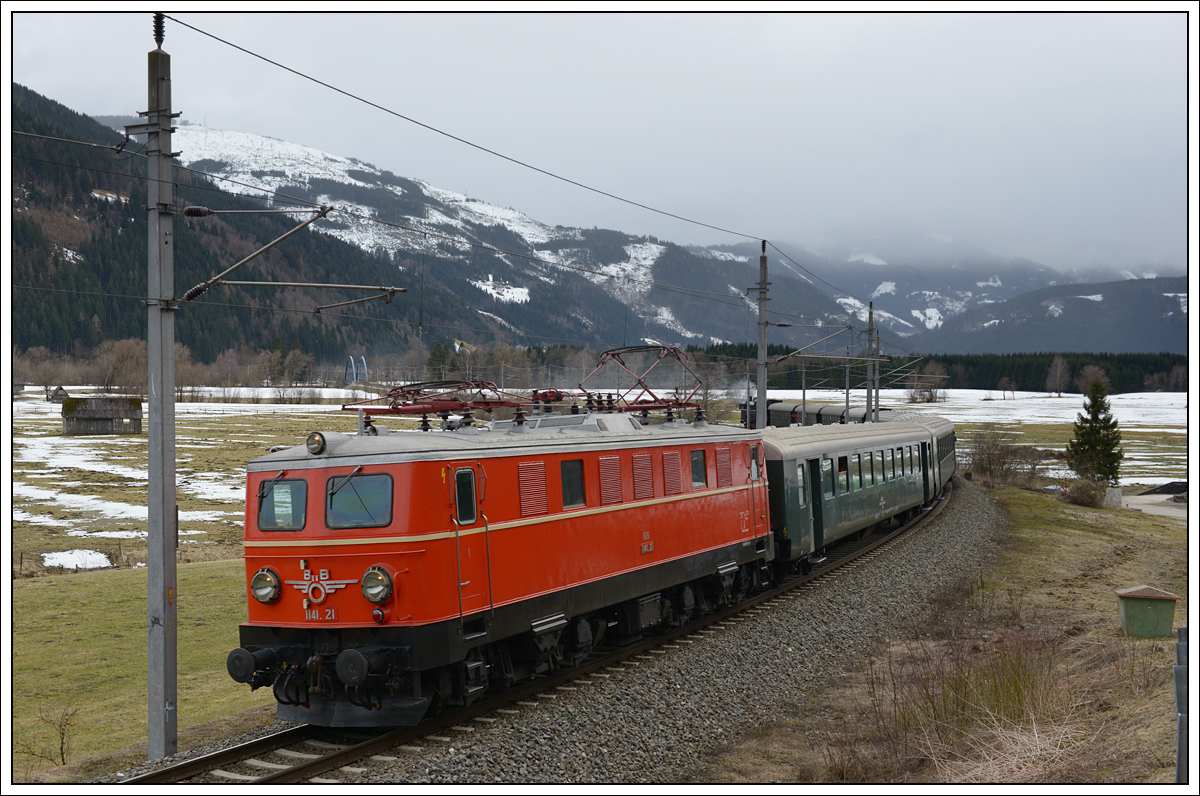 ÖGEG 1141.21 mit ihrem SR 14487 bei der Retourfahrt von Selzthal nach Timelkam am 17.3.2018 in Ardning aufgenommen.