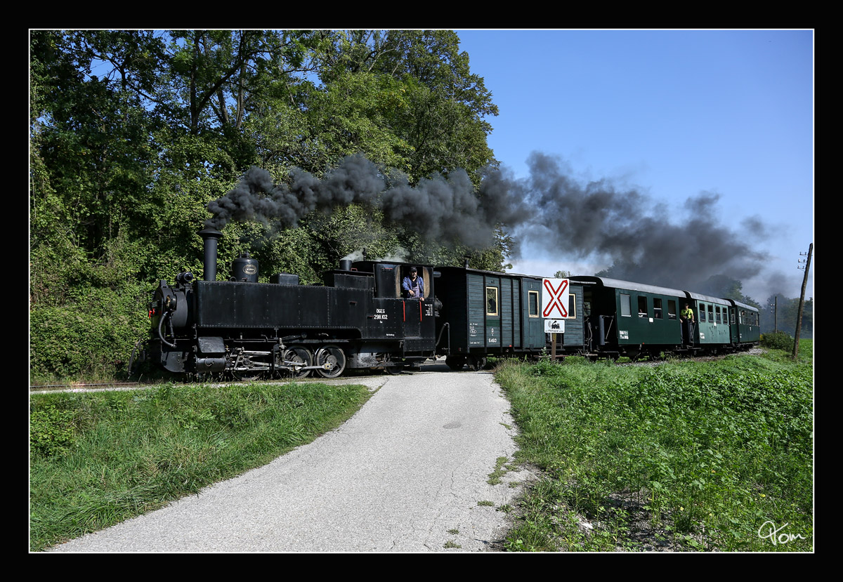 ÖGEG 298.102 der Steyrtalbahn Museumsstrecke, auf der Fahrt von Steyr nach Grünburg. 
Grüsse an die Lokmannschaft :O)
Rosenegg 23.09.2017