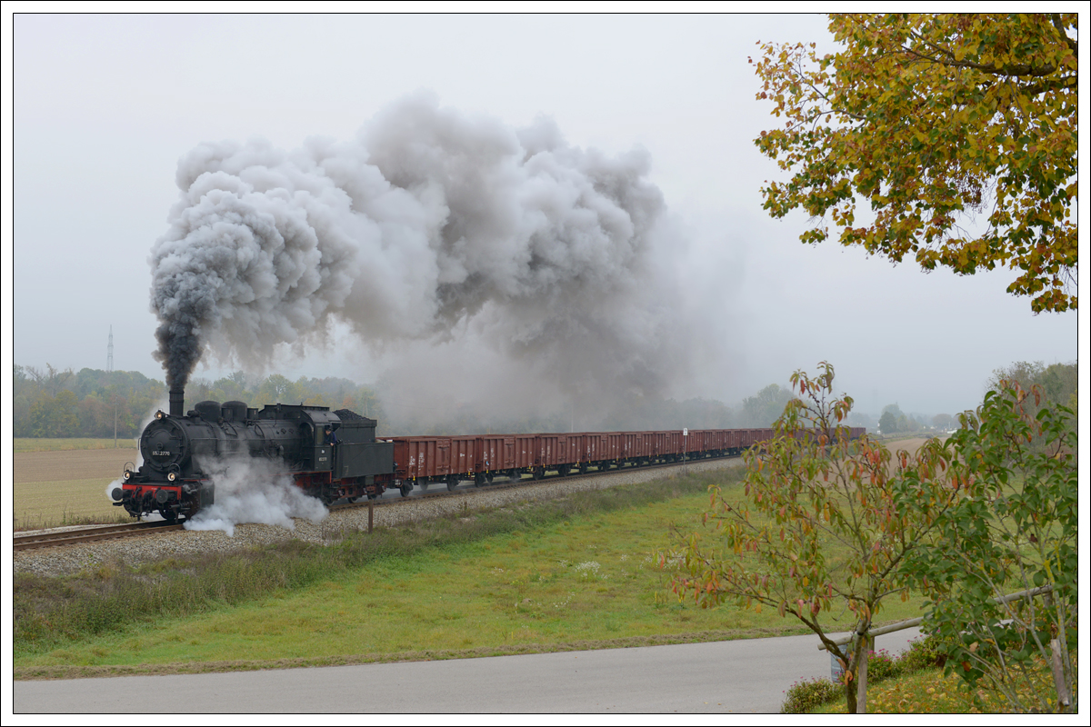 ÖGEG 657.2770 von Braunau nach Munderfing am 19.10.2019 als SLGAG 93878 zwischen Braunau und Mauerkirchen aufgenommen. 