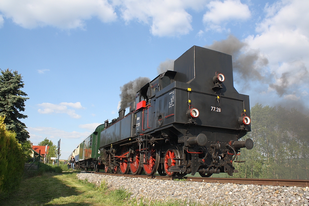�GEG 77.28 am 04.Mai 2014 mit dem SEZ 14391 nach Wien Praterstern in Karnabrunn.